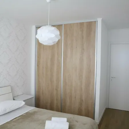 Elegant Znjan Lägenhet Split